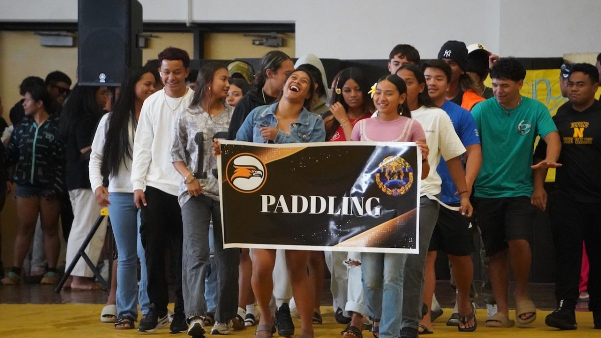 Tetaina "Kahea" Puaoi-Perry and Kupe'ehina McGinn lead the Varisty and JV Paddling teams in their Hawk Walk of Honor. Girls Crew and Mix Crew were D2 OIA Champions. Boys Crew D2 won 2nd in OIA Champions.
